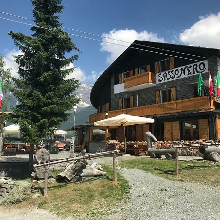 Sasso Nero Hotel Chiesa in Valmalenco Buitenkant foto