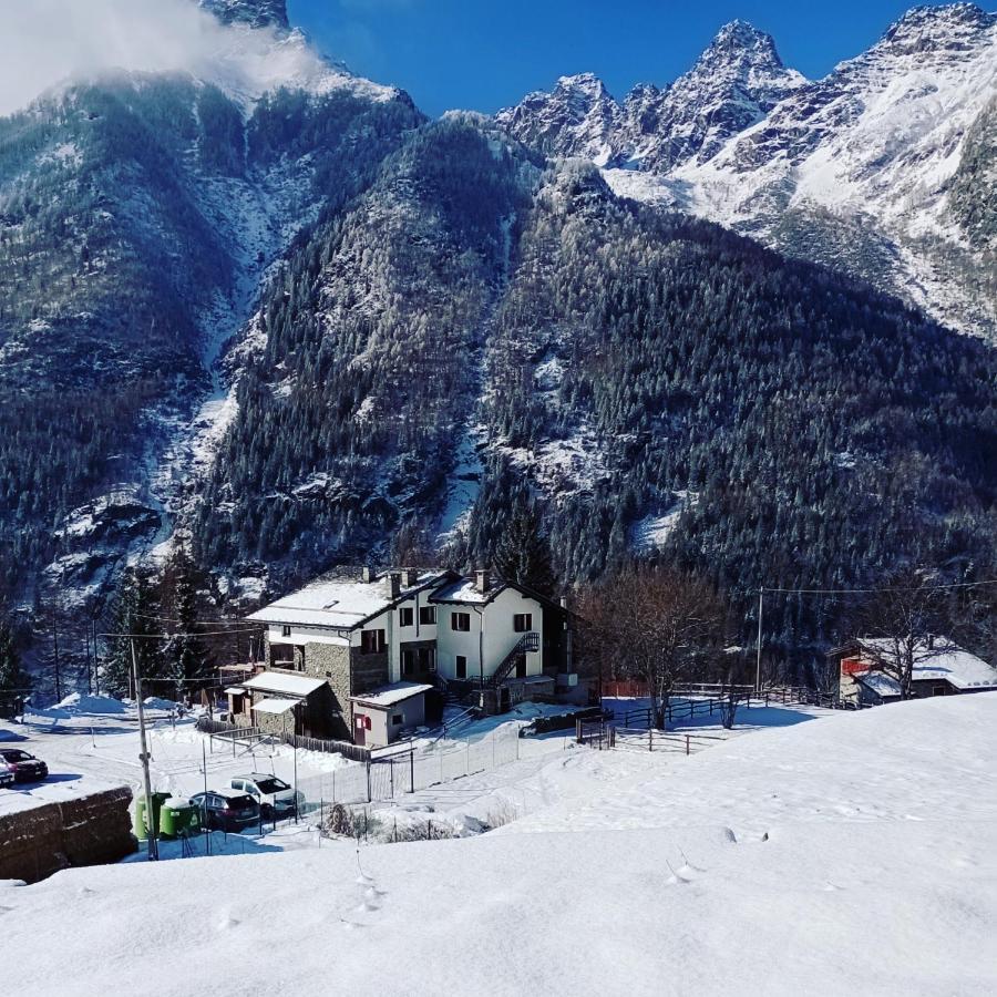 Sasso Nero Hotel Chiesa in Valmalenco Buitenkant foto