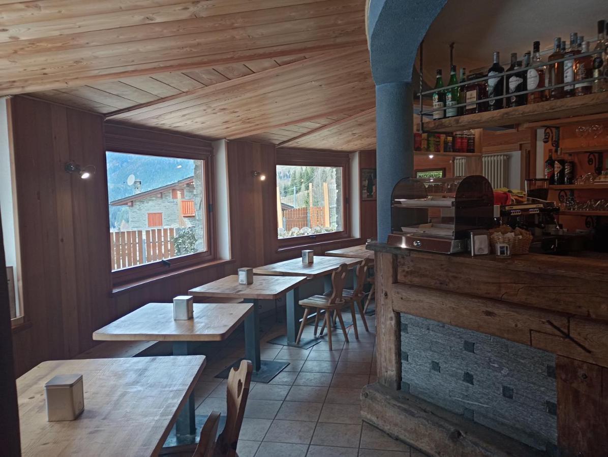 Sasso Nero Hotel Chiesa in Valmalenco Buitenkant foto