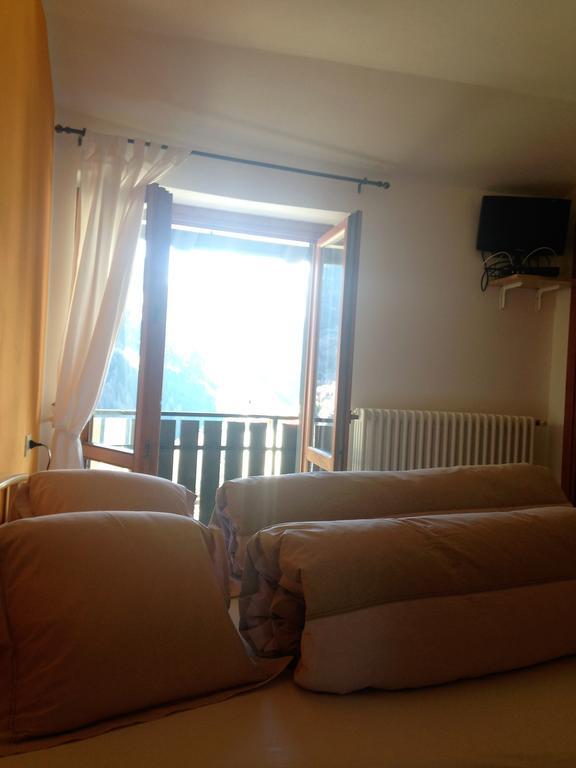 Sasso Nero Hotel Chiesa in Valmalenco Buitenkant foto