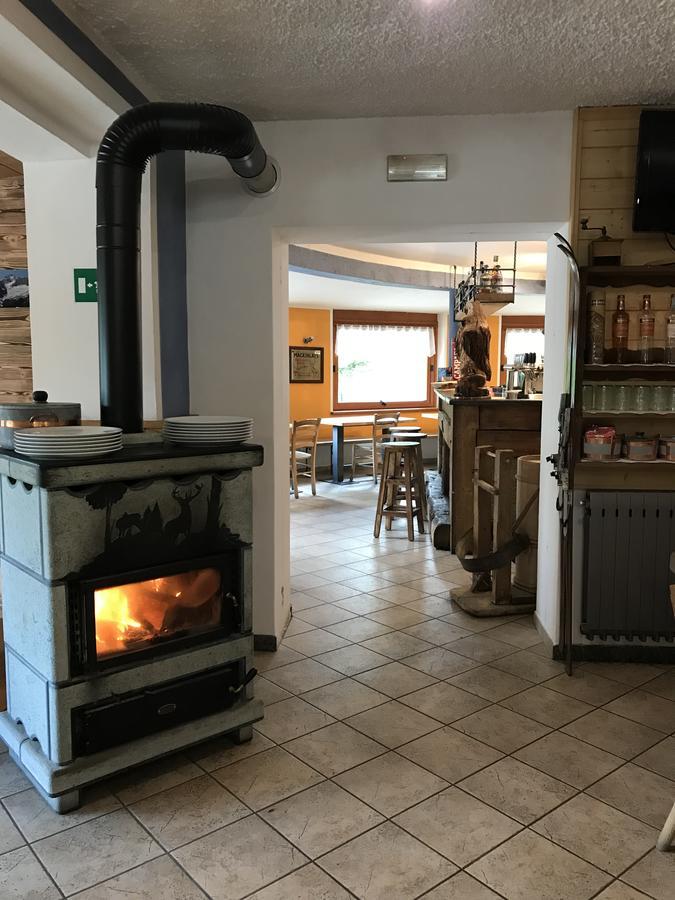 Sasso Nero Hotel Chiesa in Valmalenco Buitenkant foto