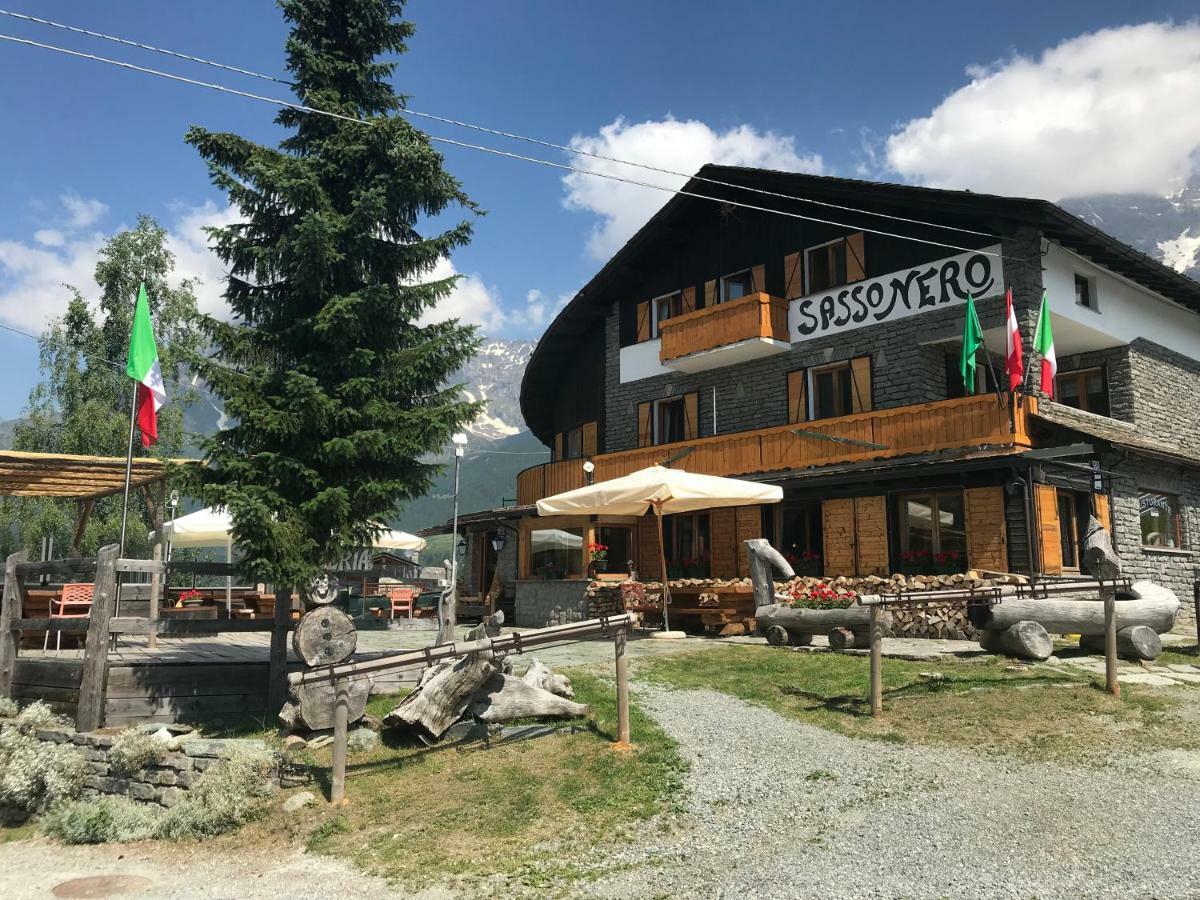 Sasso Nero Hotel Chiesa in Valmalenco Buitenkant foto