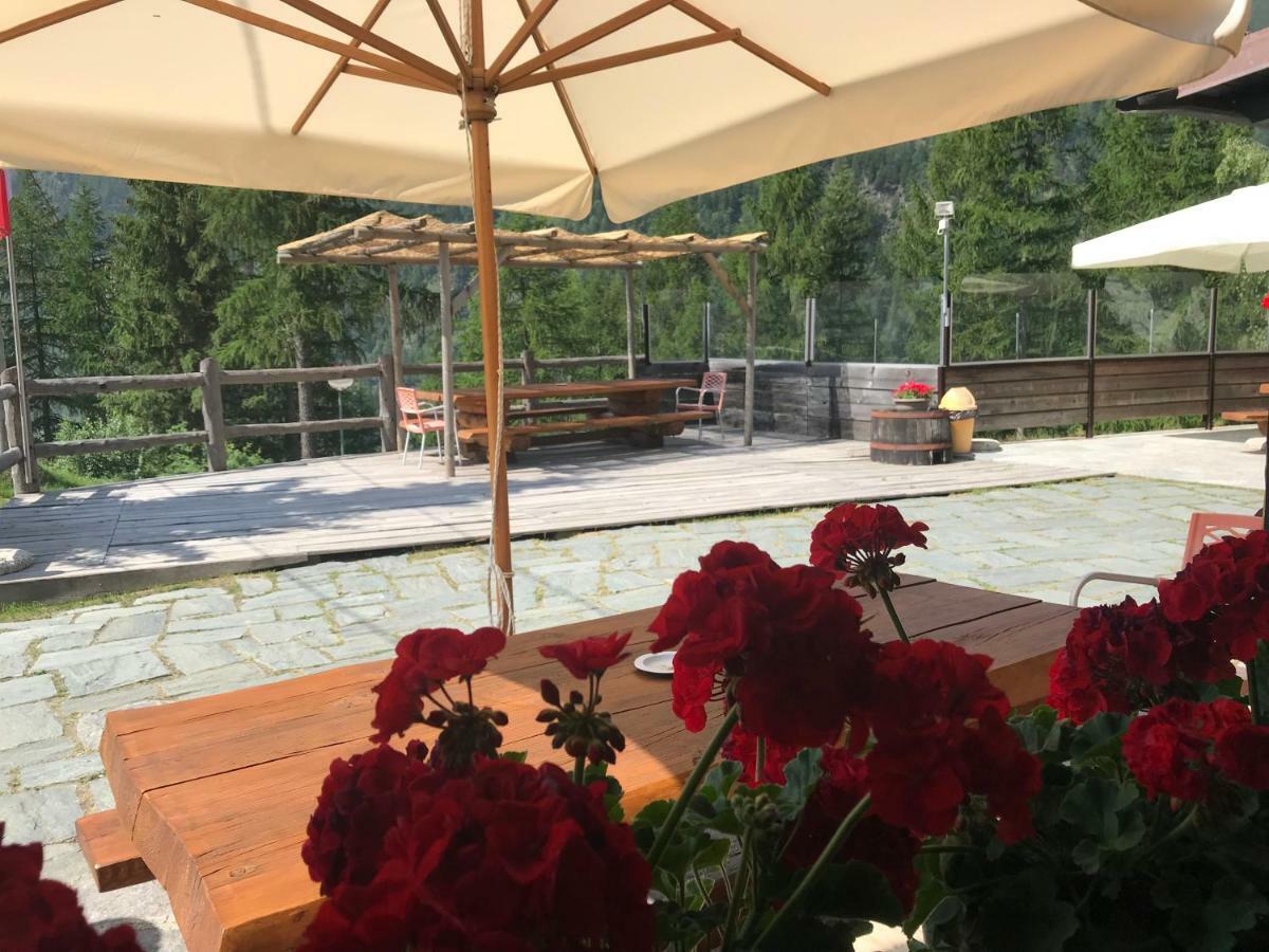 Sasso Nero Hotel Chiesa in Valmalenco Buitenkant foto
