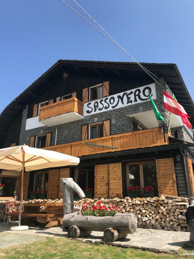 Sasso Nero Hotel Chiesa in Valmalenco Buitenkant foto